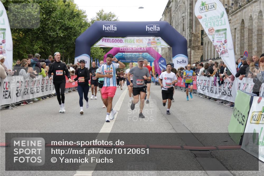 06.09.2026 - CURREX Alsterlauf Yannick Fuchs http://msf.ph/oto/10120651 06.09.2026 10:01:10 Ziel 2307, 2369, 2370, 2882, 3312, 3941, 4120, 4418, 4533, 4628, 5092, 5317, 5785, 6231, 6250, 6353, 6384, 6386, 8120, 8215 meine-sportfotos.de