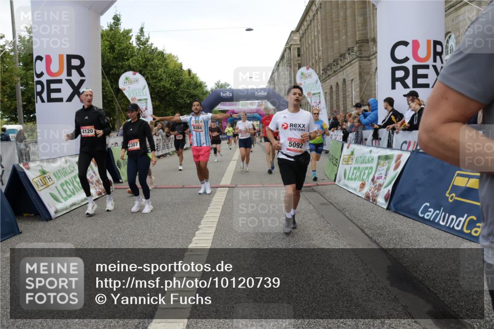 06.09.2026 - CURREX Alsterlauf Yannick Fuchs http://msf.ph/oto/10120739 06.09.2026 10:01:14 Ziel 2307, 2369, 2370, 2478, 2485, 2882, 3941, 4049, 4120, 4418, 4429, 4533, 4628, 4633, 4701, 5092, 5317, 5785, 6231, 6250, 6384, 6386, 8120 meine-sportfotos.de