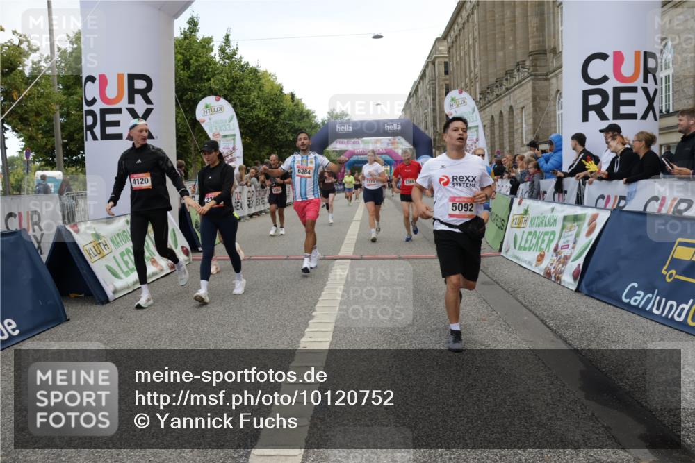 06.09.2026 - CURREX Alsterlauf Yannick Fuchs http://msf.ph/oto/10120752 06.09.2026 10:01:14 Ziel 2307, 2369, 2370, 2478, 2485, 2882, 3941, 4049, 4120, 4418, 4429, 4533, 4628, 4633, 4701, 5092, 5317, 5785, 6231, 6250, 6384, 6386, 8120 meine-sportfotos.de