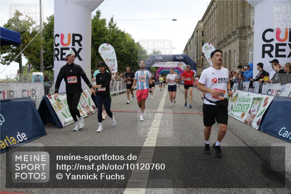 06.09.2026 - CURREX Alsterlauf Yannick Fuchs http://msf.ph/oto/10120760 06.09.2026 10:01:14 Ziel 2307, 2369, 2370, 2478, 2485, 2882, 3941, 4049, 4120, 4418, 4429, 4533, 4628, 4633, 4701, 5092, 5317, 5785, 6231, 6250, 6384, 6386, 8120 meine-sportfotos.de