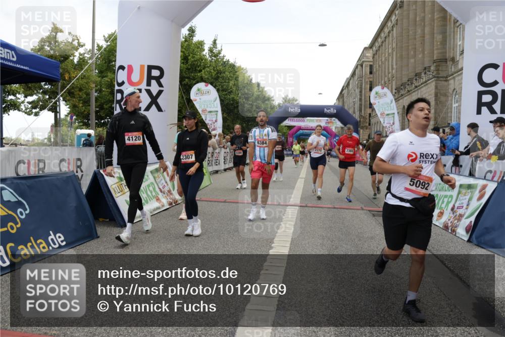 06.09.2026 - CURREX Alsterlauf Yannick Fuchs http://msf.ph/oto/10120769 06.09.2026 10:01:14 Ziel 2307, 2369, 2370, 2478, 2485, 2882, 3941, 4049, 4120, 4418, 4429, 4533, 4628, 4633, 4701, 5092, 5317, 5785, 6231, 6250, 6384, 6386, 8120 meine-sportfotos.de