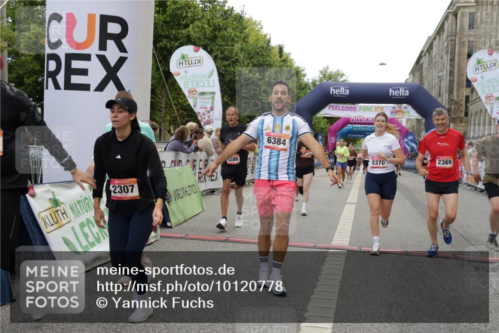06.09.2026 - CURREX Alsterlauf Yannick Fuchs http://msf.ph/oto/10120778 06.09.2026 10:01:15 Ziel 2307, 2369, 2370, 2478, 2485, 2882, 3740, 4049, 4120, 4418, 4429, 4533, 4628, 4633, 4701, 5092, 5317, 5785, 6231, 6384, 6386, 8120 meine-sportfotos.de