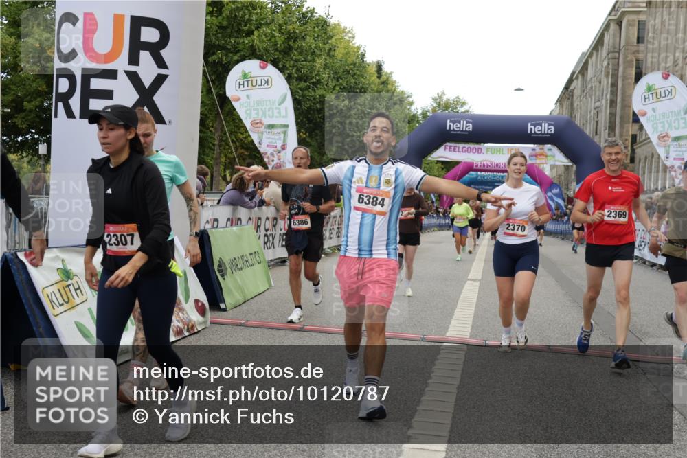 06.09.2026 - CURREX Alsterlauf Yannick Fuchs http://msf.ph/oto/10120787 06.09.2026 10:01:15 Ziel 2307, 2369, 2370, 2478, 2485, 2882, 3740, 4049, 4120, 4418, 4429, 4533, 4628, 4633, 4701, 5092, 5317, 5785, 6231, 6384, 6386, 8120 meine-sportfotos.de