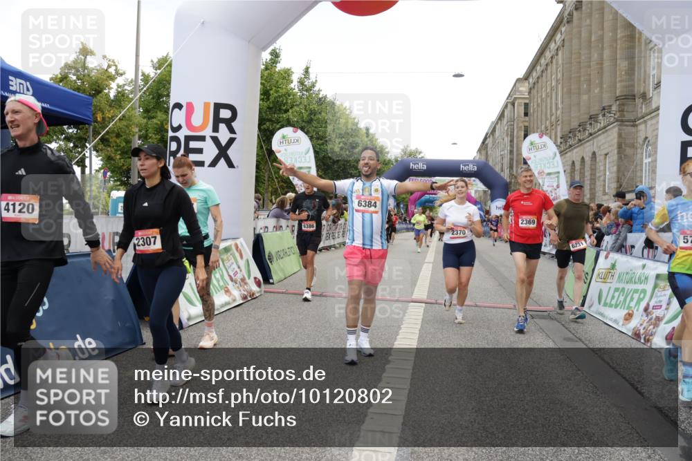 06.09.2026 - CURREX Alsterlauf Yannick Fuchs http://msf.ph/oto/10120802 06.09.2026 10:01:15 Ziel 2307, 2369, 2370, 2478, 2485, 2882, 3740, 4049, 4120, 4418, 4429, 4533, 4628, 4633, 4701, 5092, 5317, 5785, 6231, 6384, 6386, 8120 meine-sportfotos.de