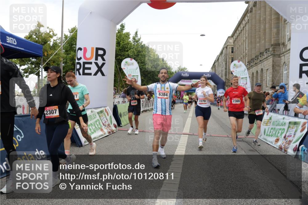 06.09.2026 - CURREX Alsterlauf Yannick Fuchs http://msf.ph/oto/10120811 06.09.2026 10:01:15 Ziel 2307, 2369, 2370, 2478, 2485, 2882, 3740, 4049, 4120, 4418, 4429, 4533, 4628, 4633, 4701, 5092, 5317, 5785, 6231, 6384, 6386, 8120 meine-sportfotos.de