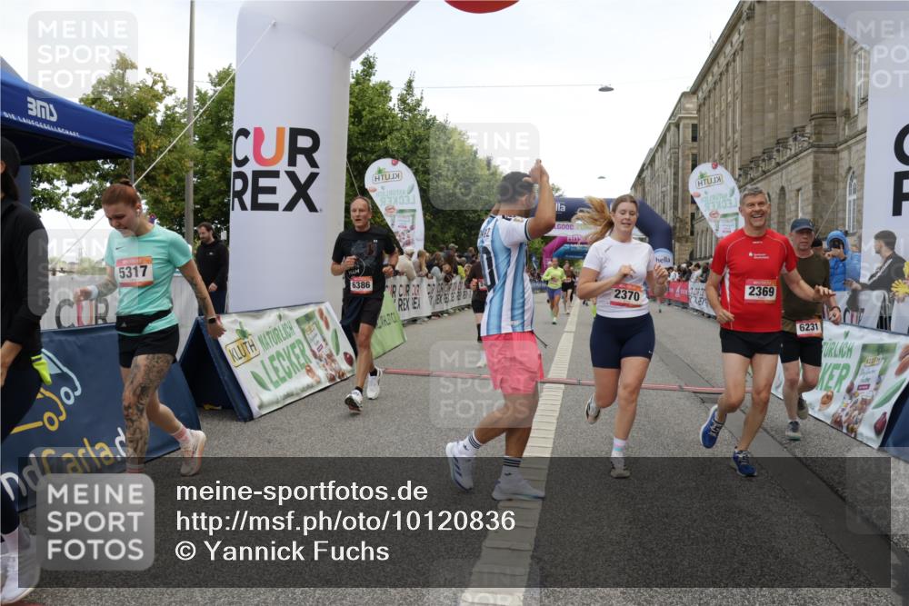 06.09.2026 - CURREX Alsterlauf Yannick Fuchs http://msf.ph/oto/10120836 06.09.2026 10:01:16 Ziel 2307, 2369, 2370, 2400, 2478, 2485, 2882, 3401, 3730, 3740, 4049, 4120, 4418, 4429, 4533, 4633, 4701, 5092, 5317, 5785, 6231, 6384, 6386, 8120 meine-sportfotos.de