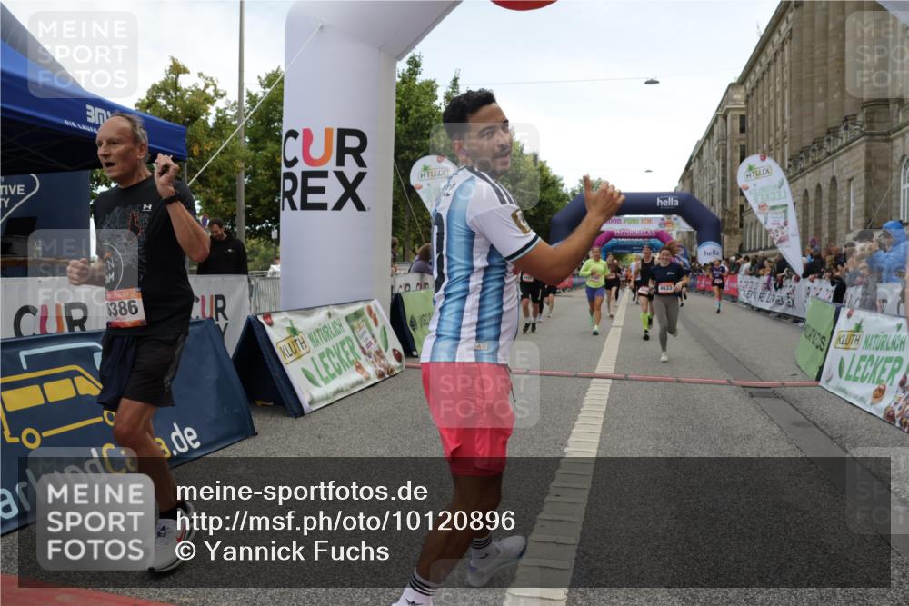 06.09.2026 - CURREX Alsterlauf Yannick Fuchs http://msf.ph/oto/10120896 06.09.2026 10:01:17 Ziel 2307, 2369, 2370, 2400, 2478, 2485, 3401, 3730, 3740, 4049, 4055, 4120, 4429, 4633, 4701, 5092, 5317, 5745, 5785, 6145, 6231, 6384, 6386, 8120 meine-sportfotos.de