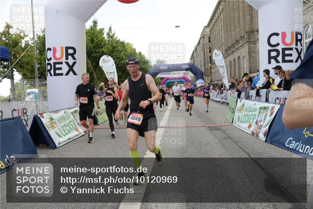 06.09.2026 - CURREX Alsterlauf Yannick Fuchs http://msf.ph/oto/10120969 06.09.2026 10:01:20 Ziel 2307, 2369, 2370, 2400, 2478, 2485, 3195, 3401, 3730, 3740, 4049, 4055, 4120, 4429, 4633, 4701, 5092, 5317, 5424, 5598, 5745, 5785, 6033, 6145, 6231, 6384, 6386, 6445 meine-sportfotos.de