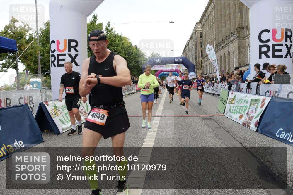 06.09.2026 - CURREX Alsterlauf Yannick Fuchs http://msf.ph/oto/10120979 06.09.2026 10:01:20 Ziel 2307, 2369, 2370, 2400, 2478, 2485, 3195, 3401, 3730, 3740, 4049, 4055, 4120, 4429, 4633, 4701, 5092, 5317, 5424, 5598, 5745, 5785, 6033, 6145, 6231, 6384, 6386, 6445 meine-sportfotos.de