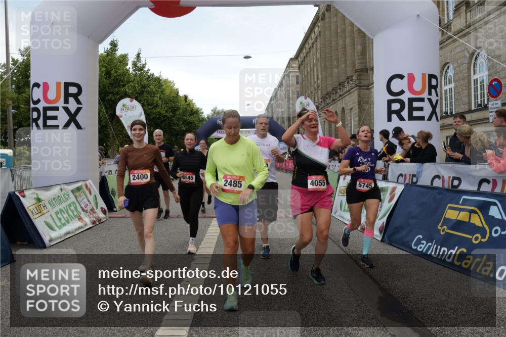 06.09.2026 - CURREX Alsterlauf Yannick Fuchs http://msf.ph/oto/10121055 06.09.2026 10:01:23 Ziel 2400, 2478, 2485, 3195, 3280, 3401, 3730, 3740, 4049, 4055, 4429, 4633, 4701, 5139, 5424, 5523, 5598, 5745, 6027, 6033, 6145, 6445 meine-sportfotos.de