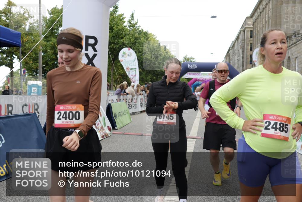 06.09.2026 - CURREX Alsterlauf Yannick Fuchs http://msf.ph/oto/10121094 06.09.2026 10:01:25 Ziel 2400, 2485, 2492, 3195, 3280, 3401, 3730, 3740, 4049, 4055, 4429, 4580, 4633, 5060, 5139, 5237, 5424, 5523, 5598, 5745, 5793, 6027, 6033, 6145, 6445 meine-sportfotos.de
