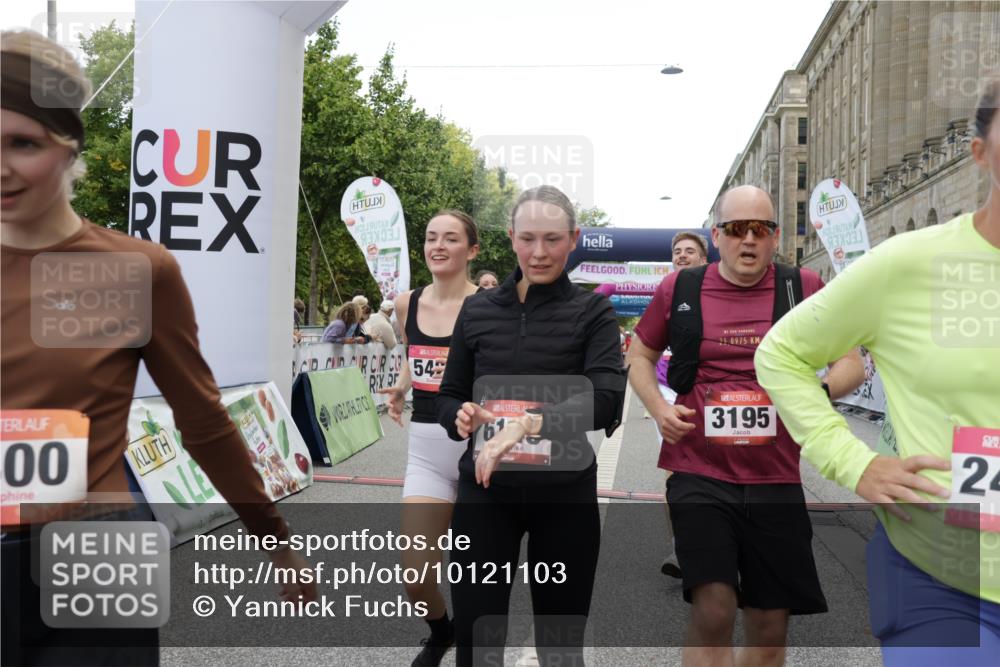 06.09.2026 - CURREX Alsterlauf Yannick Fuchs http://msf.ph/oto/10121103 06.09.2026 10:01:25 Ziel 2400, 2485, 2492, 3195, 3280, 3401, 3730, 3740, 4049, 4055, 4429, 4580, 4633, 5060, 5139, 5237, 5424, 5523, 5598, 5745, 5793, 6027, 6033, 6145, 6445 meine-sportfotos.de