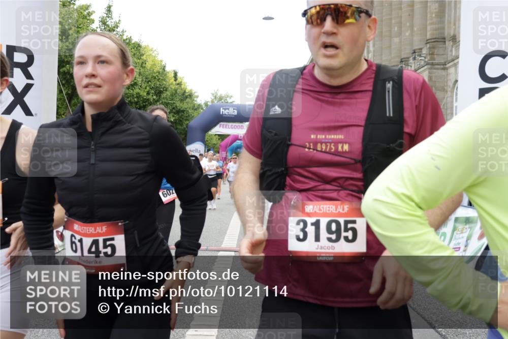 06.09.2026 - CURREX Alsterlauf Yannick Fuchs http://msf.ph/oto/10121114 06.09.2026 10:01:26 Ziel 2400, 2485, 2492, 3195, 3280, 3401, 3730, 3740, 4049, 4055, 4429, 4580, 5060, 5139, 5237, 5424, 5523, 5598, 5745, 5793, 6027, 6033, 6145, 6445 meine-sportfotos.de