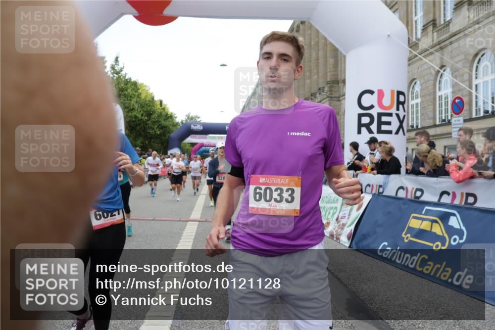 06.09.2026 - CURREX Alsterlauf Yannick Fuchs http://msf.ph/oto/10121128 06.09.2026 10:01:27 Ziel 2400, 2492, 3195, 3280, 3401, 3518, 3730, 3740, 4055, 4580, 5012, 5060, 5139, 5237, 5424, 5523, 5598, 5745, 5793, 6027, 6033, 6145, 6445 meine-sportfotos.de