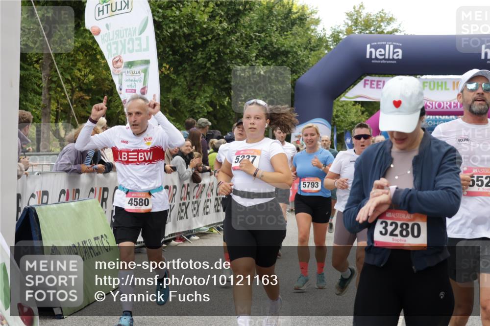 06.09.2026 - CURREX Alsterlauf Yannick Fuchs http://msf.ph/oto/10121163 06.09.2026 10:01:29 Ziel 2492, 3195, 3280, 3518, 4055, 4580, 4883, 4884, 5012, 5060, 5139, 5237, 5424, 5523, 5598, 5745, 5749, 5793, 5856, 6018, 6027, 6033, 6145, 6445 meine-sportfotos.de