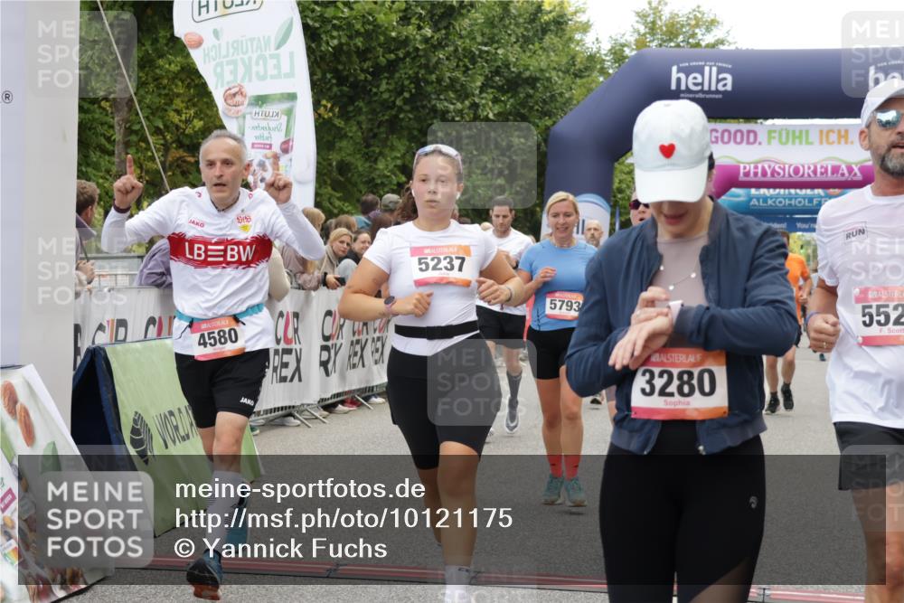 06.09.2026 - CURREX Alsterlauf Yannick Fuchs http://msf.ph/oto/10121175 06.09.2026 10:01:29 Ziel 2492, 3195, 3280, 3518, 4055, 4580, 4883, 4884, 5012, 5060, 5139, 5237, 5424, 5523, 5598, 5745, 5749, 5793, 5856, 6018, 6027, 6033, 6145, 6445 meine-sportfotos.de