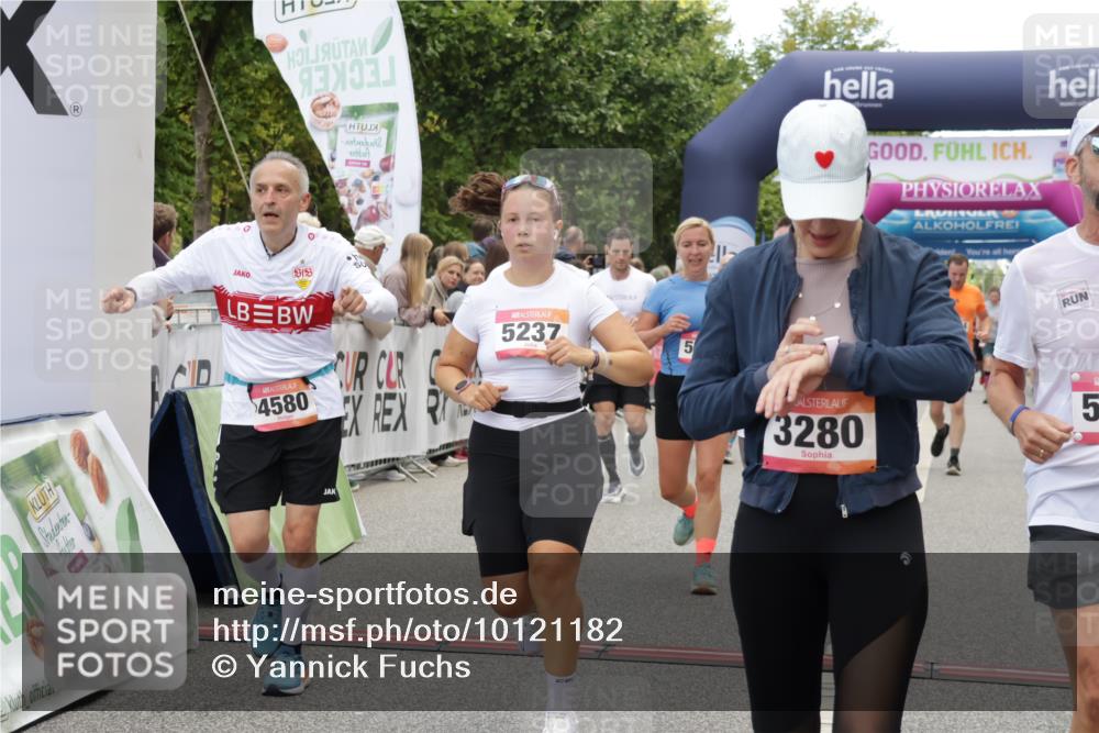 06.09.2026 - CURREX Alsterlauf Yannick Fuchs http://msf.ph/oto/10121182 06.09.2026 10:01:29 Ziel 2492, 3195, 3280, 3518, 4055, 4580, 4883, 4884, 5012, 5060, 5139, 5237, 5424, 5523, 5598, 5745, 5749, 5793, 5856, 6018, 6027, 6033, 6145, 6445 meine-sportfotos.de