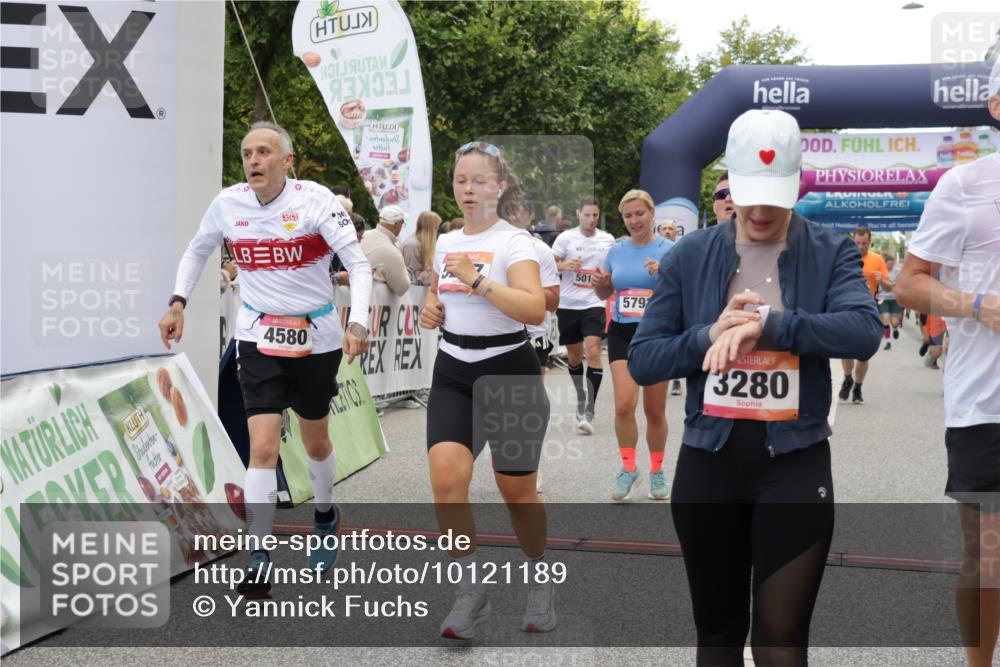 06.09.2026 - CURREX Alsterlauf Yannick Fuchs http://msf.ph/oto/10121189 06.09.2026 10:01:29 Ziel 2492, 3195, 3280, 3518, 4055, 4580, 4883, 4884, 5012, 5060, 5139, 5237, 5424, 5523, 5598, 5745, 5749, 5793, 5856, 6018, 6027, 6033, 6145, 6445 meine-sportfotos.de