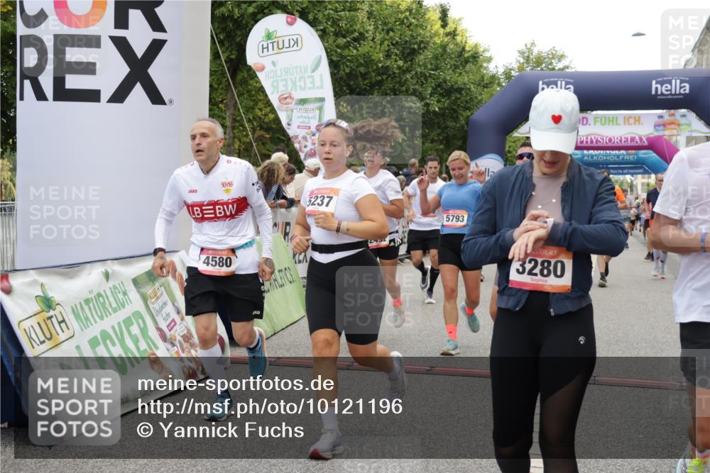 06.09.2026 - CURREX Alsterlauf Yannick Fuchs http://msf.ph/oto/10121196 06.09.2026 10:01:30 Ziel 2492, 3195, 3280, 3518, 4580, 4883, 4884, 5012, 5060, 5139, 5237, 5424, 5523, 5598, 5749, 5793, 5856, 6018, 6027, 6033, 6445 meine-sportfotos.de