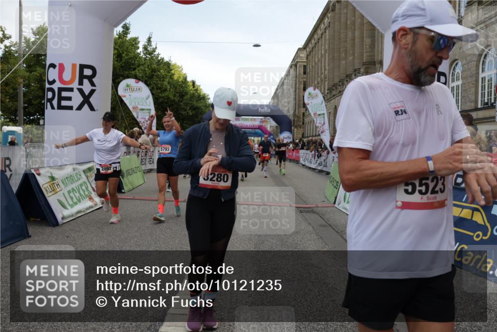 06.09.2026 - CURREX Alsterlauf Yannick Fuchs http://msf.ph/oto/10121235 06.09.2026 10:01:31 Ziel 2249, 2492, 3195, 3280, 3518, 4259, 4580, 4883, 4884, 5012, 5060, 5139, 5192, 5237, 5424, 5523, 5598, 5669, 5749, 5793, 5856, 6018, 6027, 6033, 6114 meine-sportfotos.de