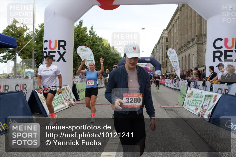 06.09.2026 - CURREX Alsterlauf Yannick Fuchs http://msf.ph/oto/10121241 06.09.2026 10:01:31 Ziel 2249, 2492, 3195, 3280, 3518, 4259, 4580, 4883, 4884, 5012, 5060, 5139, 5192, 5237, 5424, 5523, 5598, 5669, 5749, 5793, 5856, 6018, 6027, 6033, 6114 meine-sportfotos.de