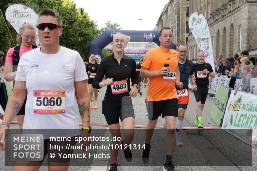 06.09.2026 - CURREX Alsterlauf Yannick Fuchs http://msf.ph/oto/10121314 06.09.2026 10:01:34 Ziel 2249, 2492, 2496, 2733, 3518, 3544, 4073, 4259, 4580, 4638, 4883, 4884, 4921, 5012, 5060, 5139, 5192, 5237, 5523, 5669, 5749, 5793, 5856, 6018, 6114, 8062 meine-sportfotos.de
