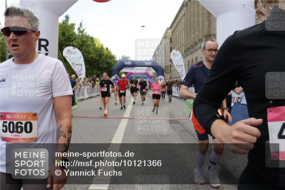 06.09.2026 - CURREX Alsterlauf Yannick Fuchs http://msf.ph/oto/10121366 06.09.2026 10:01:35 Ziel 2249, 2492, 2496, 2733, 3518, 3544, 4073, 4121, 4259, 4551, 4552, 4580, 4638, 4883, 4884, 4921, 5012, 5060, 5192, 5237, 5523, 5669, 5749, 5793, 5856, 5918, 5976, 6018, 6114, 8037, 8062 meine-sportfotos.de