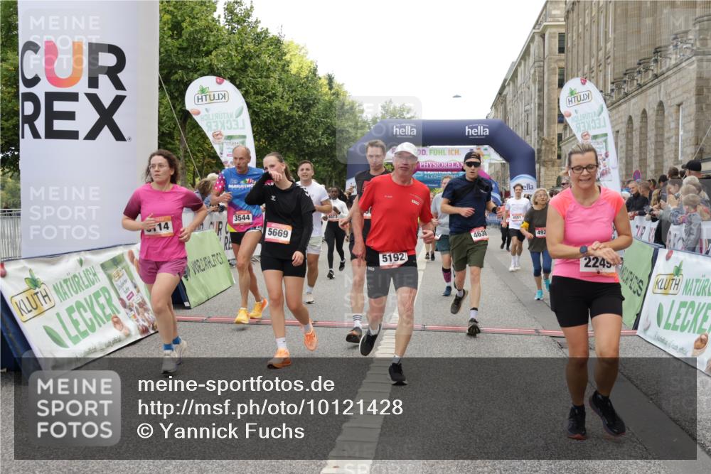 06.09.2026 - CURREX Alsterlauf Yannick Fuchs http://msf.ph/oto/10121428 06.09.2026 10:01:37 Ziel 2249, 2492, 2496, 2733, 3115, 3518, 3544, 4073, 4121, 4259, 4551, 4552, 4638, 4883, 4884, 4921, 5012, 5060, 5192, 5669, 5749, 5793, 5856, 5918, 5976, 6018, 6114, 8037, 8038, 8062 meine-sportfotos.de