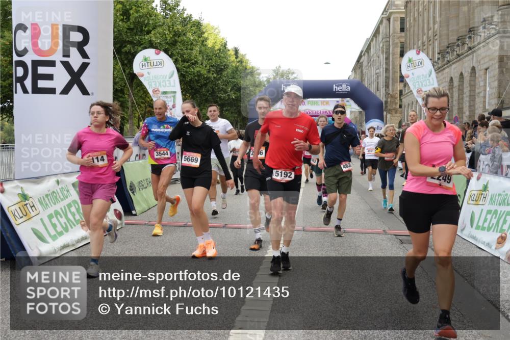 06.09.2026 - CURREX Alsterlauf Yannick Fuchs http://msf.ph/oto/10121435 06.09.2026 10:01:37 Ziel 2249, 2492, 2496, 2733, 3115, 3518, 3544, 4073, 4121, 4259, 4551, 4552, 4638, 4883, 4884, 4921, 5012, 5060, 5192, 5669, 5749, 5793, 5856, 5918, 5976, 6018, 6114, 8037, 8038, 8062 meine-sportfotos.de