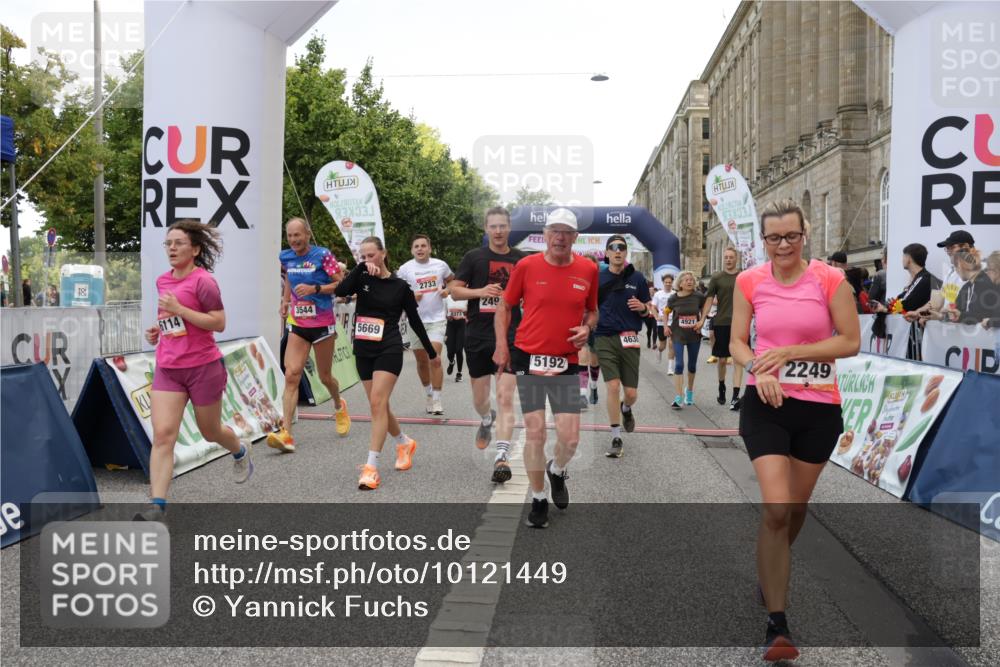 06.09.2026 - CURREX Alsterlauf Yannick Fuchs http://msf.ph/oto/10121449 06.09.2026 10:01:37 Ziel 2249, 2492, 2496, 2733, 3115, 3518, 3544, 4073, 4121, 4259, 4551, 4552, 4638, 4883, 4884, 4921, 5012, 5060, 5192, 5669, 5749, 5793, 5856, 5918, 5976, 6018, 6114, 8037, 8038, 8062 meine-sportfotos.de
