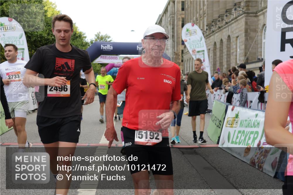 06.09.2026 - CURREX Alsterlauf Yannick Fuchs http://msf.ph/oto/10121472 06.09.2026 10:01:38 Ziel 2249, 2496, 2733, 3115, 3518, 3544, 4073, 4121, 4259, 4551, 4552, 4638, 4883, 4884, 4921, 5012, 5106, 5192, 5388, 5669, 5749, 5856, 5918, 5976, 6018, 6114, 8037, 8038, 8062 meine-sportfotos.de
