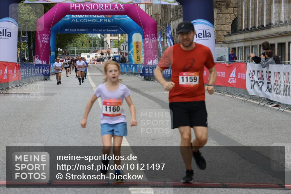 06.09.2026 - CURREX Alsterlauf Strokosch-Dieckow http://msf.ph/oto/10121497 06.09.2026 12:05:08 Ziel 1159, 1160, 1330, 2484 meine-sportfotos.de