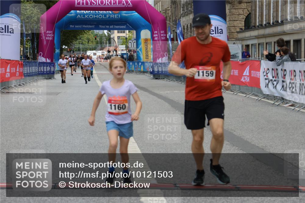 06.09.2026 - CURREX Alsterlauf Strokosch-Dieckow http://msf.ph/oto/10121503 06.09.2026 12:05:08 Ziel 1159, 1160, 1330, 2484 meine-sportfotos.de