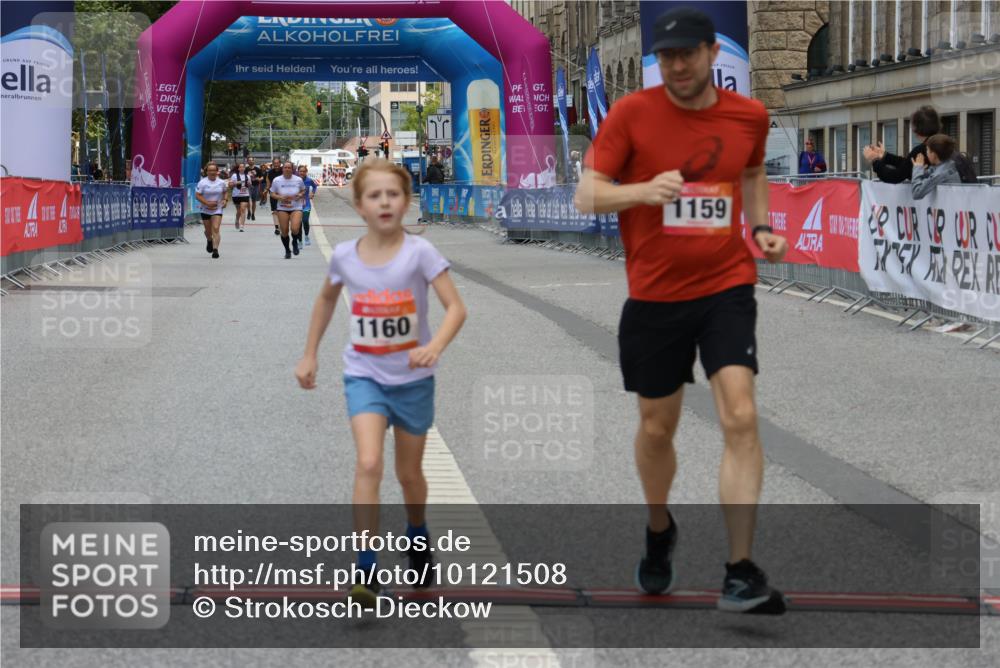 06.09.2026 - CURREX Alsterlauf Strokosch-Dieckow http://msf.ph/oto/10121508 06.09.2026 12:05:08 Ziel 1159, 1160, 1330, 2484 meine-sportfotos.de