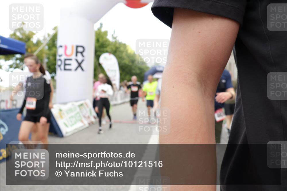 06.09.2026 - CURREX Alsterlauf Yannick Fuchs http://msf.ph/oto/10121516 06.09.2026 10:01:40 Ziel 2249, 2496, 2733, 3115, 3544, 4067, 4073, 4121, 4259, 4551, 4552, 4638, 4883, 4884, 4921, 5106, 5192, 5388, 5429, 5669, 5749, 5856, 5918, 5976, 6018, 6114, 8037, 8038, 8062 meine-sportfotos.de