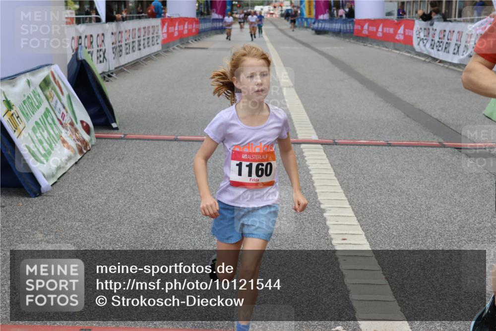 06.09.2026 - CURREX Alsterlauf Strokosch-Dieckow http://msf.ph/oto/10121544 06.09.2026 12:05:10 Ziel 1159, 1160, 1330, 2484 meine-sportfotos.de