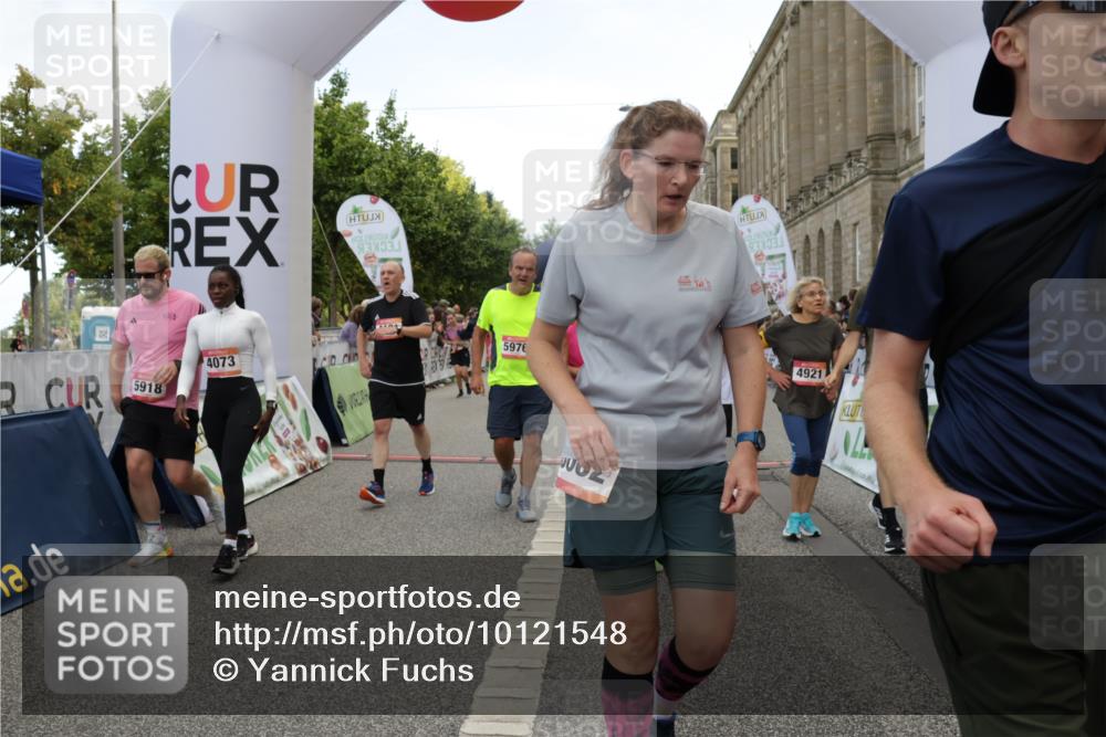06.09.2026 - CURREX Alsterlauf Yannick Fuchs http://msf.ph/oto/10121548 06.09.2026 10:01:41 Ziel 2249, 2385, 2496, 2733, 3115, 3544, 4067, 4073, 4121, 4259, 4551, 4552, 4638, 4921, 5106, 5192, 5388, 5429, 5669, 5734, 5749, 5856, 5918, 5976, 6114, 8037, 8038, 8062 meine-sportfotos.de