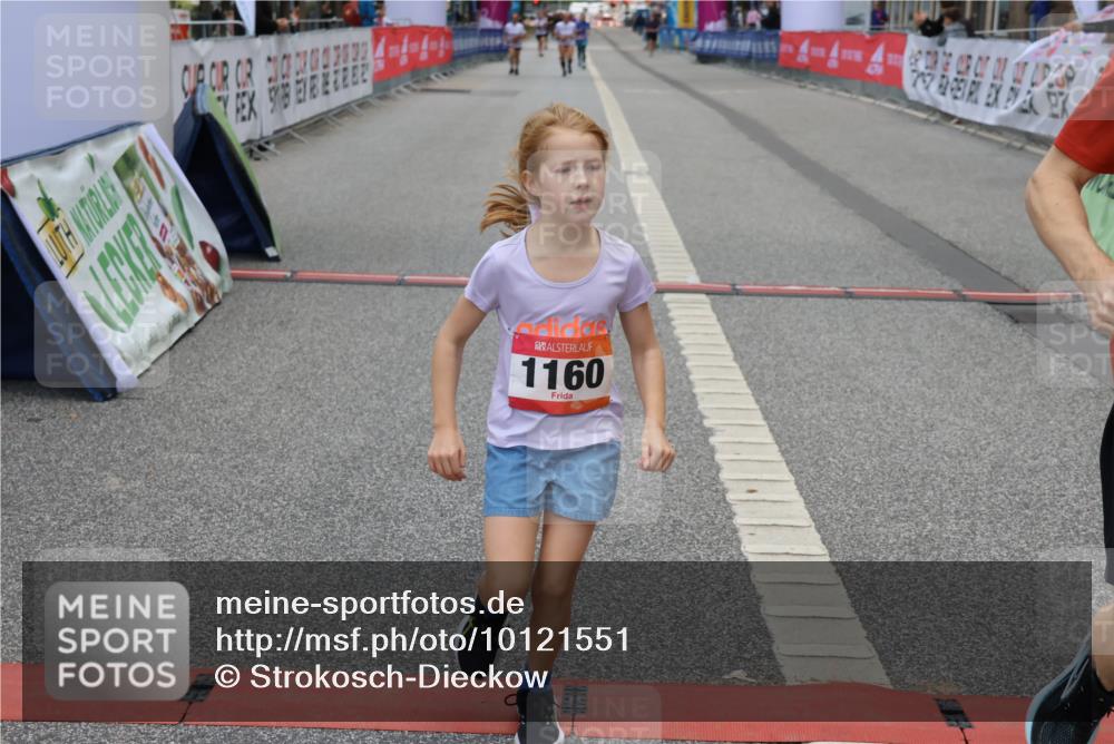 06.09.2026 - CURREX Alsterlauf Strokosch-Dieckow http://msf.ph/oto/10121551 06.09.2026 12:05:10 Ziel 1159, 1160, 1330, 2484 meine-sportfotos.de