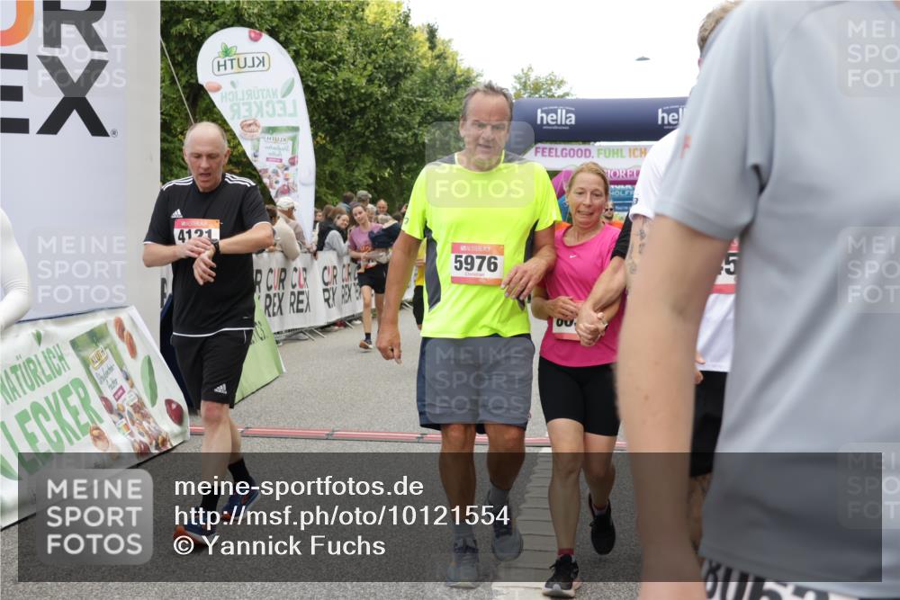 06.09.2026 - CURREX Alsterlauf Yannick Fuchs http://msf.ph/oto/10121554 06.09.2026 10:01:41 Ziel 2249, 2385, 2496, 2733, 3115, 3544, 4067, 4073, 4121, 4259, 4551, 4552, 4638, 4921, 5106, 5192, 5388, 5429, 5669, 5734, 5749, 5856, 5918, 5976, 6114, 8037, 8038, 8062 meine-sportfotos.de