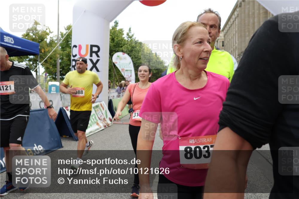 06.09.2026 - CURREX Alsterlauf Yannick Fuchs http://msf.ph/oto/10121626 06.09.2026 10:01:44 Ziel 2385, 2496, 2733, 2977, 3115, 3544, 3563, 4067, 4073, 4117, 4121, 4162, 4551, 4552, 4608, 4638, 4921, 5106, 5186, 5388, 5429, 5734, 5918, 5976, 8037, 8038, 8062, 8122 meine-sportfotos.de