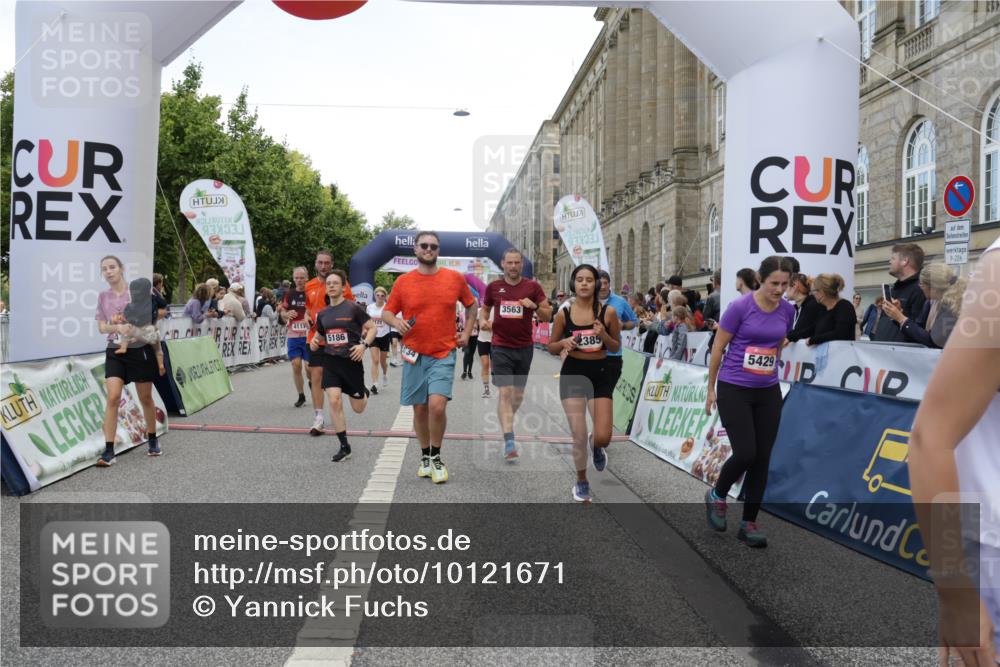 06.09.2026 - CURREX Alsterlauf Yannick Fuchs http://msf.ph/oto/10121671 06.09.2026 10:01:47 Ziel 2385, 2977, 3115, 3448, 3563, 4067, 4117, 4121, 4162, 4551, 4552, 4608, 4618, 5106, 5186, 5380, 5388, 5429, 5542, 5679, 5734, 5918, 5976, 6171, 8037, 8038, 8122 meine-sportfotos.de
