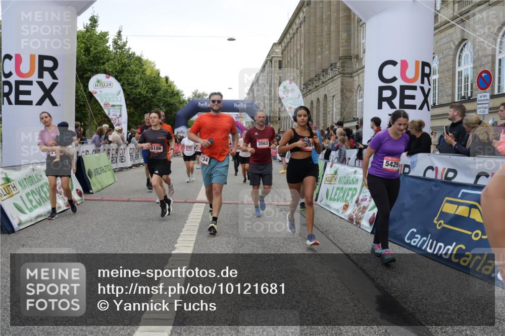 06.09.2026 - CURREX Alsterlauf Yannick Fuchs http://msf.ph/oto/10121681 06.09.2026 10:01:47 Ziel 2385, 2977, 3115, 3448, 3563, 4067, 4117, 4121, 4162, 4551, 4552, 4608, 4618, 5106, 5186, 5380, 5388, 5429, 5542, 5679, 5734, 5918, 5976, 6171, 8037, 8038, 8122 meine-sportfotos.de
