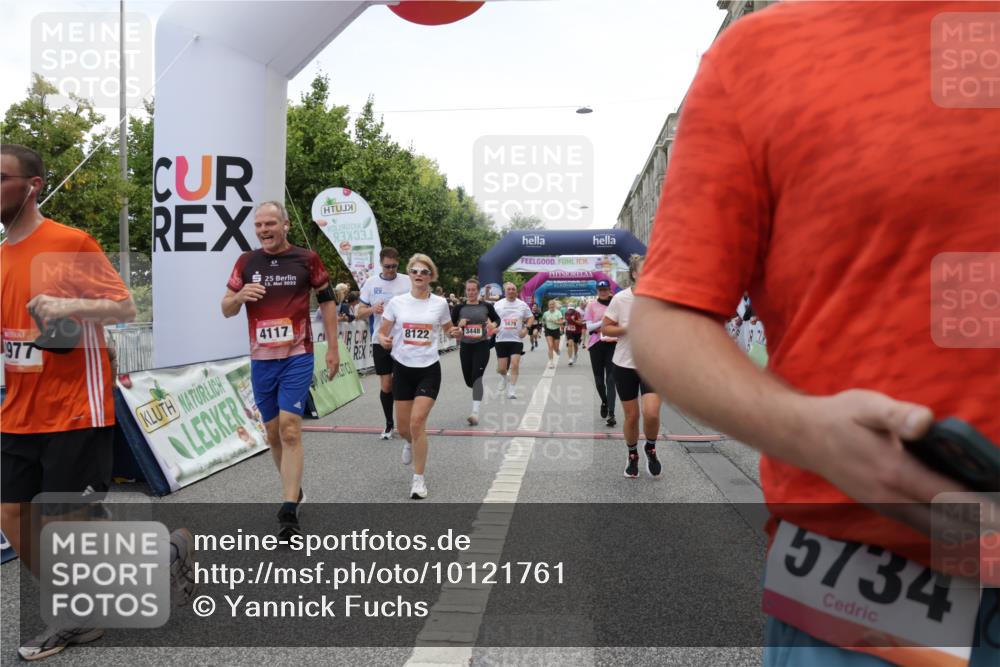06.09.2026 - CURREX Alsterlauf Yannick Fuchs http://msf.ph/oto/10121761 06.09.2026 10:01:49 Ziel 2040, 2229, 2375, 2385, 2977, 3115, 3150, 3322, 3448, 3563, 4067, 4117, 4162, 4608, 4618, 5106, 5186, 5380, 5388, 5429, 5542, 5679, 5734, 6171, 6341, 8122 meine-sportfotos.de