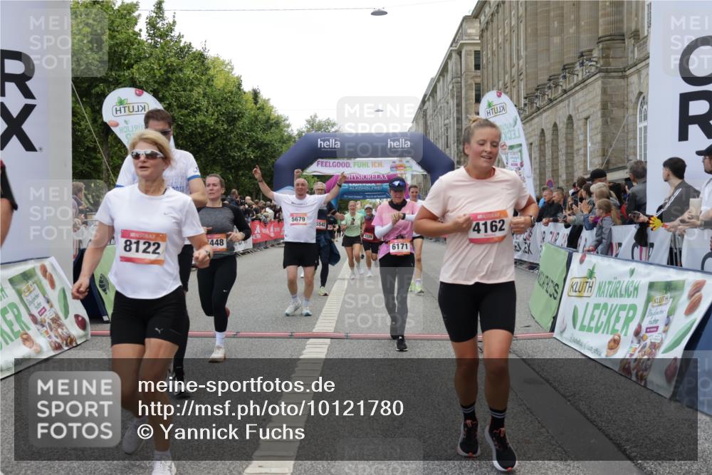 06.09.2026 - CURREX Alsterlauf Yannick Fuchs http://msf.ph/oto/10121780 06.09.2026 10:01:50 Ziel 2040, 2229, 2375, 2385, 2977, 3150, 3322, 3448, 3563, 3618, 4067, 4117, 4162, 4608, 4618, 5106, 5186, 5380, 5388, 5429, 5542, 5679, 5734, 6171, 6341, 8122 meine-sportfotos.de