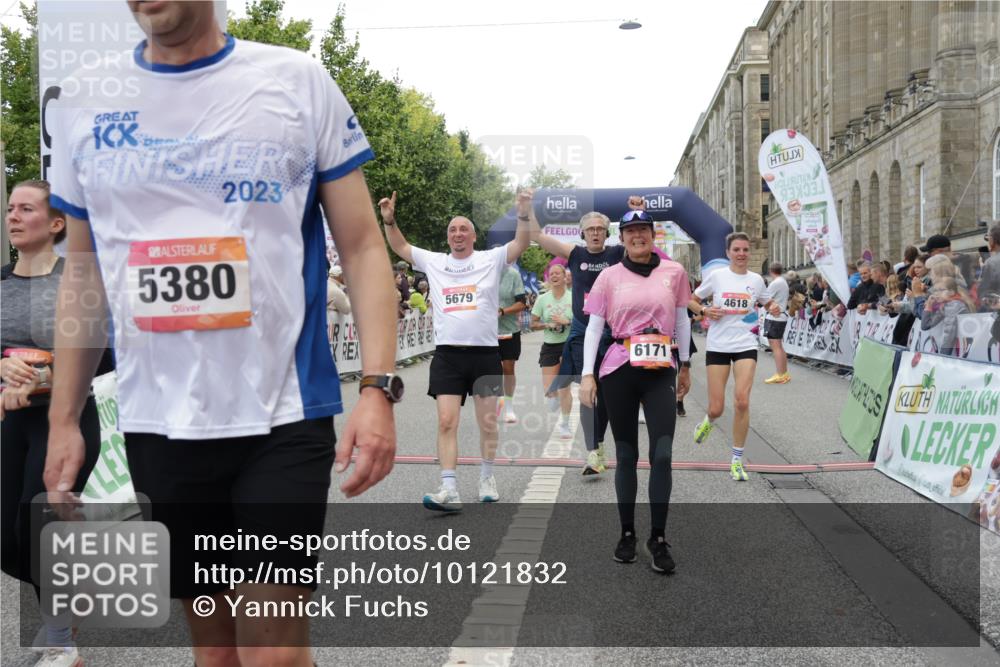 06.09.2026 - CURREX Alsterlauf Yannick Fuchs http://msf.ph/oto/10121832 06.09.2026 10:01:52 Ziel 2040, 2229, 2375, 2385, 2977, 3150, 3322, 3448, 3563, 3618, 4067, 4117, 4162, 4608, 4618, 5186, 5380, 5429, 5542, 5679, 5734, 5899, 6171, 6341, 8096, 8122 meine-sportfotos.de
