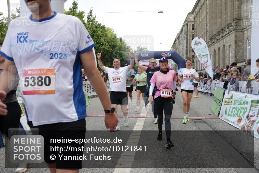 06.09.2026 - CURREX Alsterlauf Yannick Fuchs http://msf.ph/oto/10121841 06.09.2026 10:01:52 Ziel 2040, 2229, 2375, 2385, 2977, 3150, 3322, 3448, 3563, 3618, 4067, 4117, 4162, 4608, 4618, 5186, 5380, 5429, 5542, 5679, 5734, 5899, 6171, 6341, 8096, 8122 meine-sportfotos.de