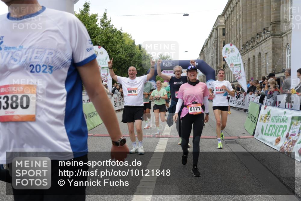 06.09.2026 - CURREX Alsterlauf Yannick Fuchs http://msf.ph/oto/10121848 06.09.2026 10:01:52 Ziel 2040, 2229, 2375, 2385, 2977, 3150, 3322, 3448, 3563, 3618, 4067, 4117, 4162, 4608, 4618, 5186, 5380, 5429, 5542, 5679, 5734, 5899, 6171, 6341, 8096, 8122 meine-sportfotos.de
