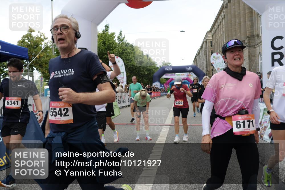 06.09.2026 - CURREX Alsterlauf Yannick Fuchs http://msf.ph/oto/10121927 06.09.2026 10:01:54 Ziel 2040, 2229, 2375, 2977, 3150, 3322, 3448, 3563, 3618, 4117, 4162, 4608, 4618, 5186, 5265, 5380, 5542, 5679, 5899, 6171, 6341, 8096, 8122 meine-sportfotos.de