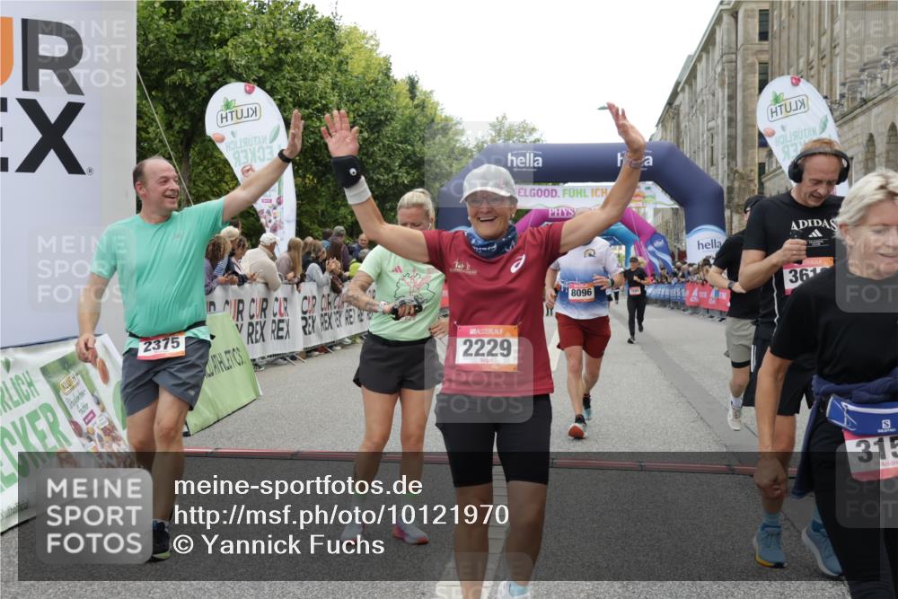 06.09.2026 - CURREX Alsterlauf Yannick Fuchs http://msf.ph/oto/10121970 06.09.2026 10:01:56 Ziel 2040, 2229, 2375, 3150, 3322, 3448, 3585, 3618, 4127, 4162, 4618, 5265, 5380, 5542, 5679, 5769, 5899, 6171, 6208, 6341, 8096, 8122 meine-sportfotos.de