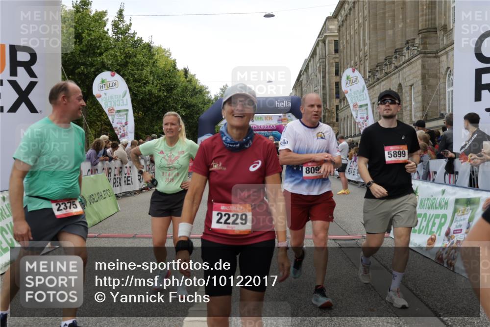 06.09.2026 - CURREX Alsterlauf Yannick Fuchs http://msf.ph/oto/10122017 06.09.2026 10:01:57 Ziel 2040, 2113, 2229, 2375, 2775, 3150, 3322, 3448, 3585, 3618, 4127, 4618, 5265, 5380, 5542, 5679, 5769, 5899, 6171, 6208, 6341, 8096 meine-sportfotos.de